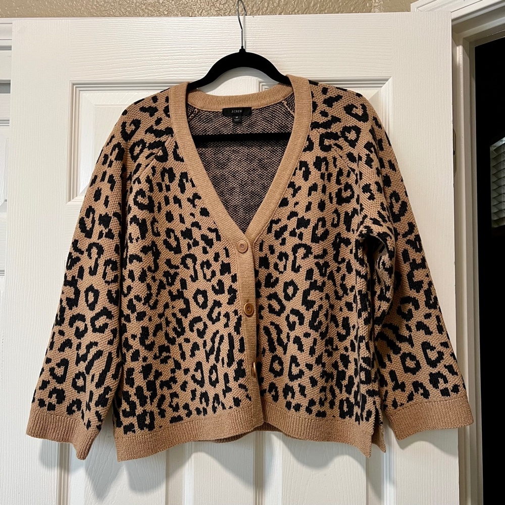J. Crew V-Neck Cardigan Sweater Leopard Size M - Cross btwn Cardigan & Jacket